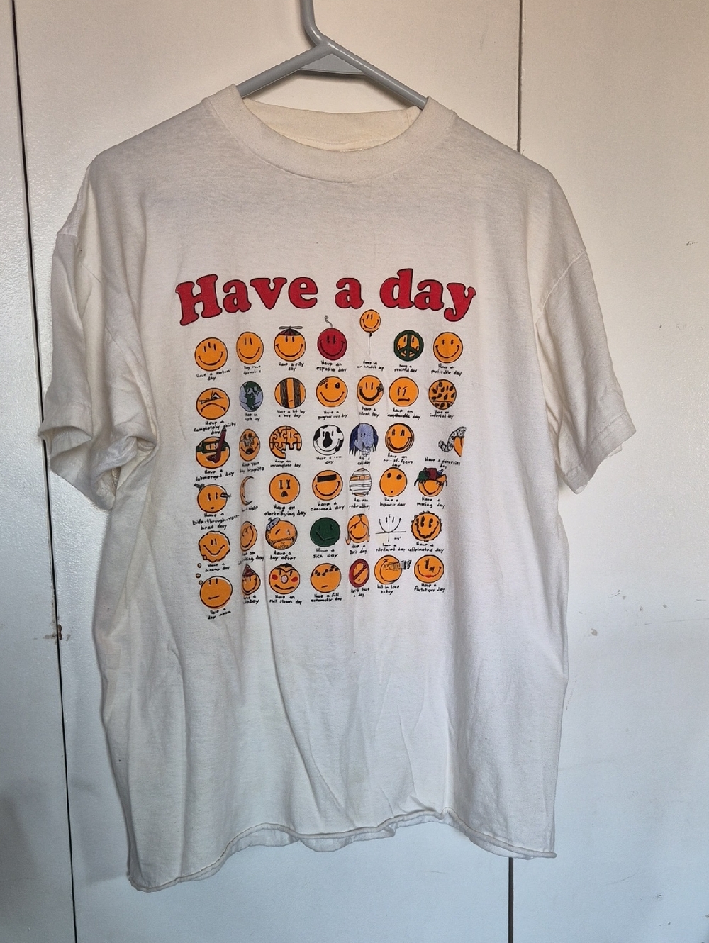 Vtg 90s Emoji Happy Face 100% cotton Boxy Tshirt